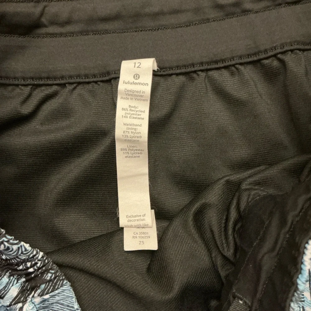 Lululemon Tracker Short V Eternal Wave Starlight Black sz 12